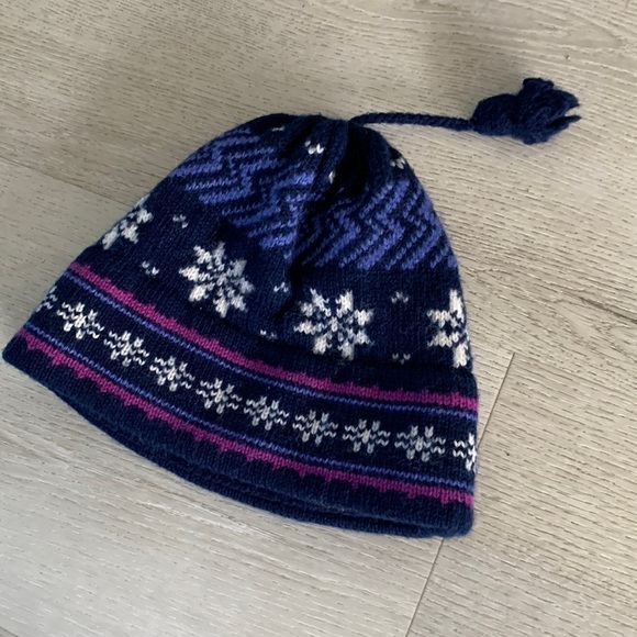 Wool Knit Pull on Vermont Hat Polar fair isle navy purple unisex snowflake - Picture 2 of 8